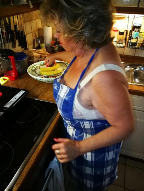 Old housewife Caro takes off her underwear in kitchen apron and stockings